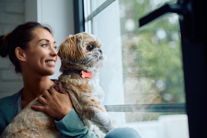 女性と犬