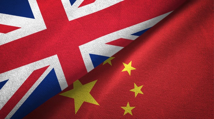 イギリスと中国の国旗