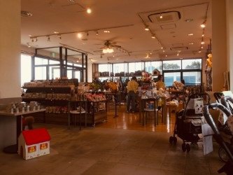 広々とした店内