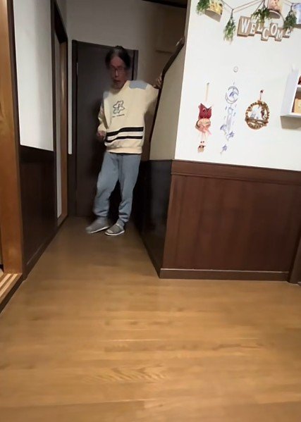 リビングにやってくると…