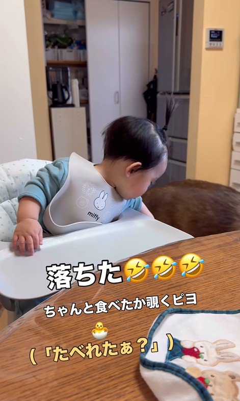 梨を食べるZIGGYくんと男の子7