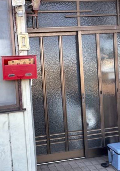 覗き込むまっちょくん