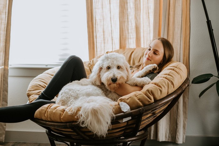 女性と犬