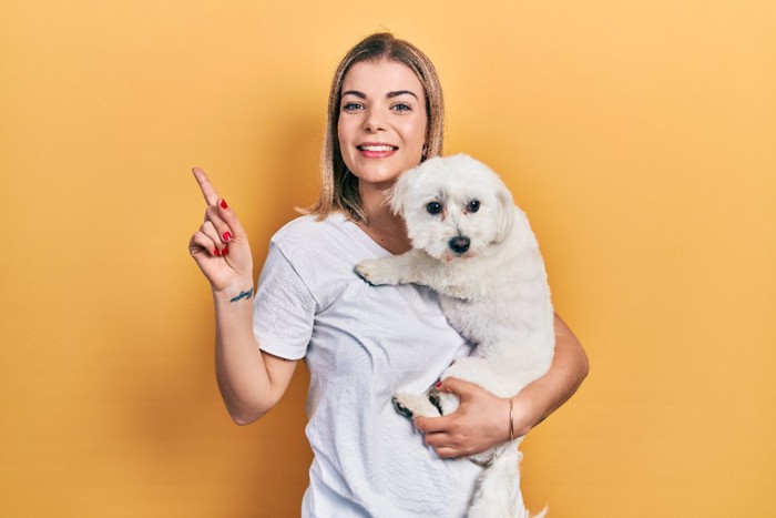 女性と犬