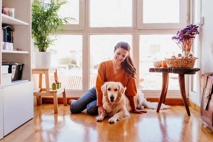 女性と犬