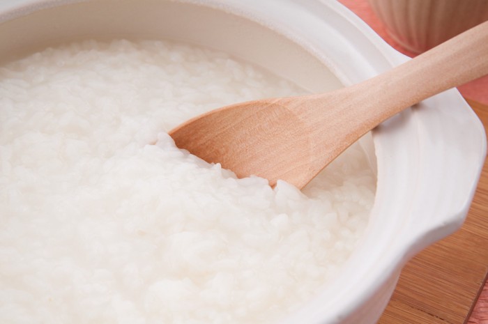 土鍋に入ったおかゆ