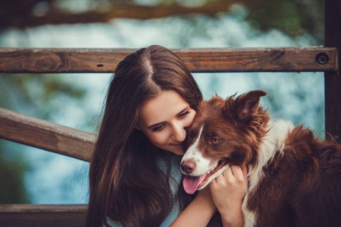 犬と女性