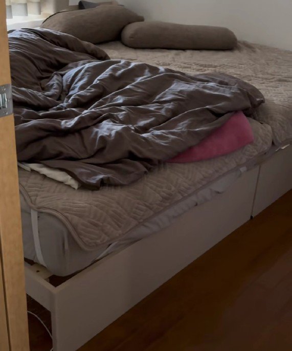 寝室から出てこない…