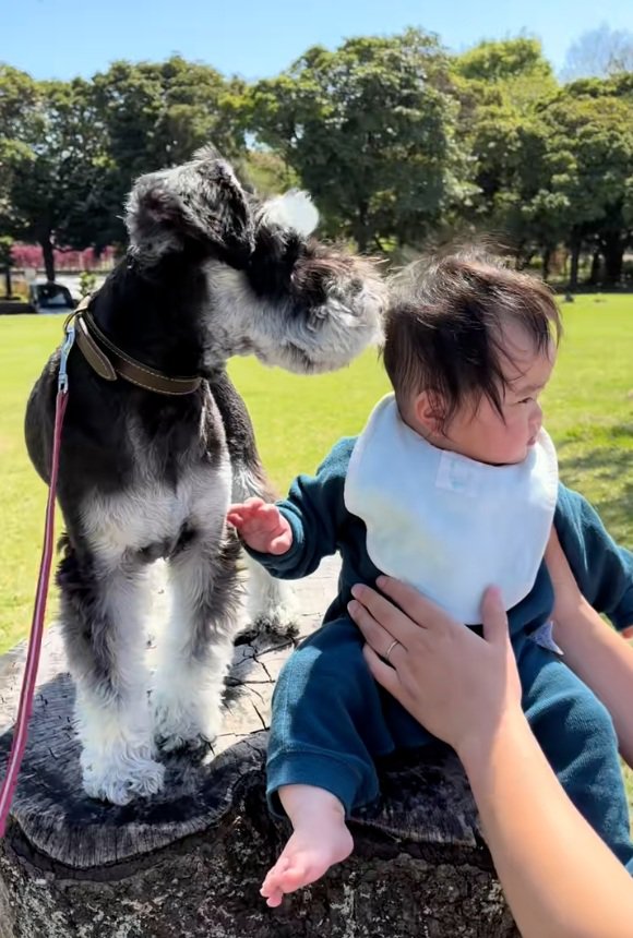 横を向くふたり