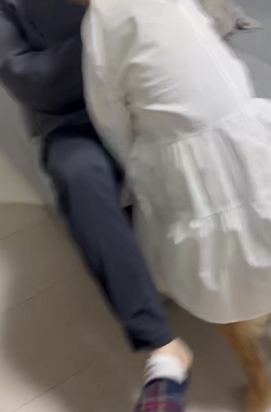 白いワンピースを着せてみた