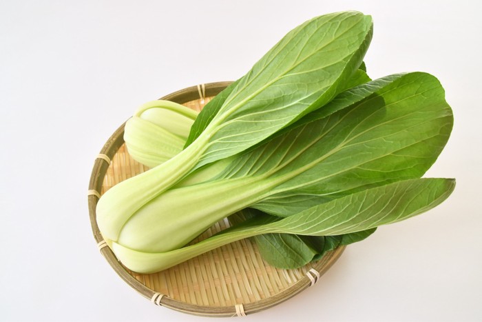 ざるに盛られたチンゲン菜