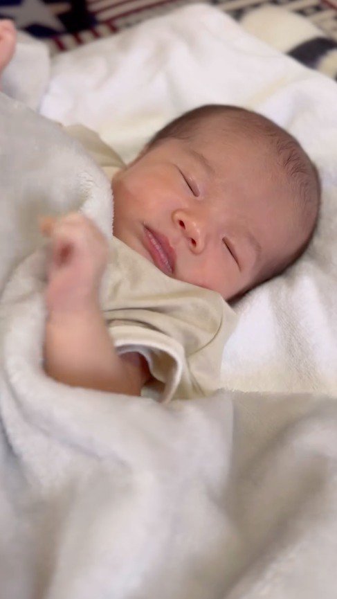 気持ち良さそうに眠る赤ちゃん