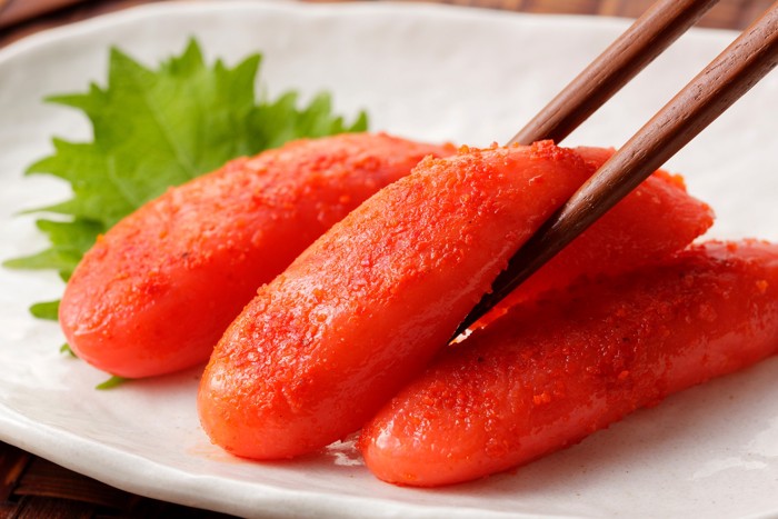 明太子をお箸で持ち上げようとしている様子