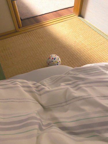 枕元に…