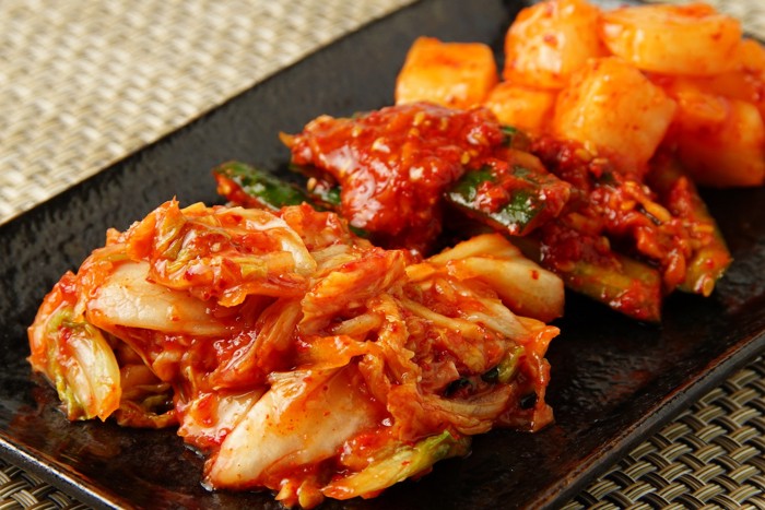 異なる材料で作られた3種類のキムチ