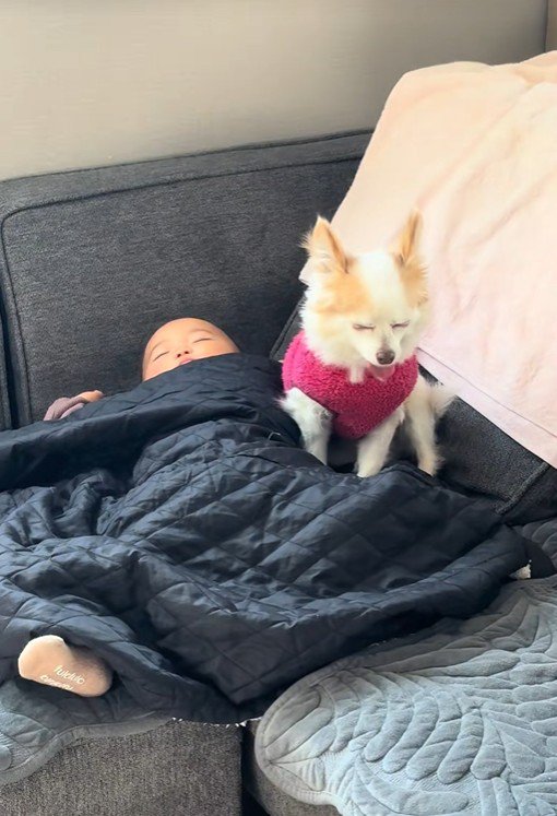 眠そうにお口をムニャムニャ…