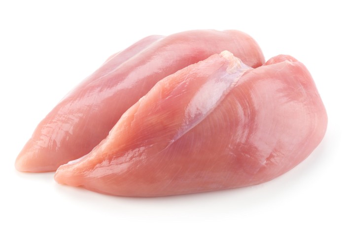 生の鶏胸肉の塊