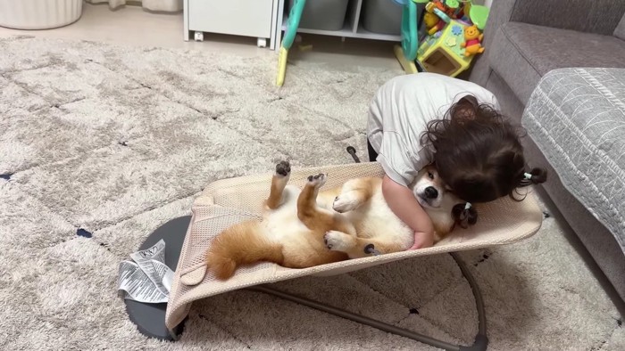 ギュッと抱きしめる一幕も♡